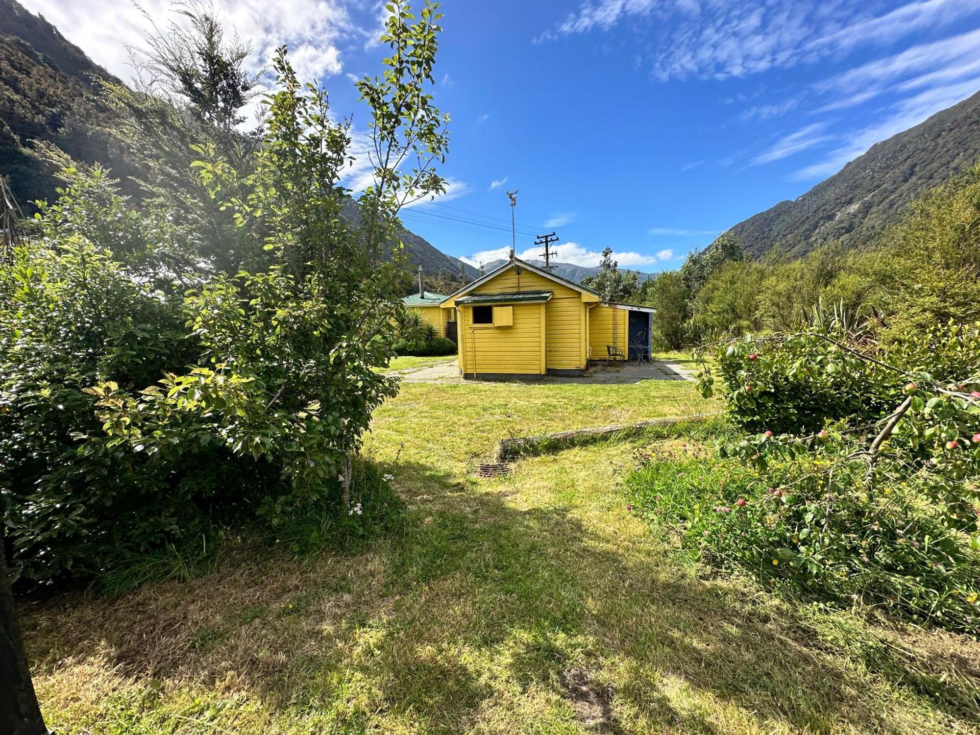 Villa Rustic, Basic Cosy Alpine Hut, In The Middle Of The Mountains Otira Esterno foto